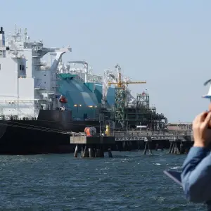 As China and U.S. Split Over Energy, Korea Is Stuck in the Middle